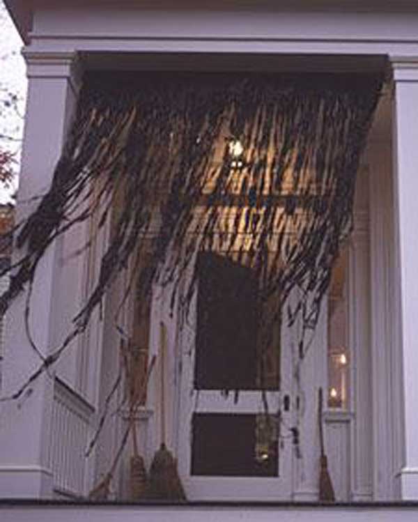 26 DIY Ideas How to Make Scary Halloween Decorations With Trash Bags