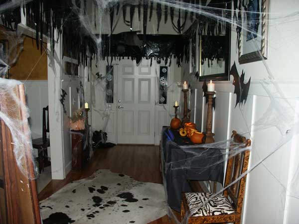 26 DIY Ideas How to Make Scary Halloween Decorations With Trash Bags