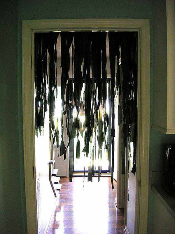 26 DIY Ideas How to Make Scary Halloween Decorations With Trash Bags