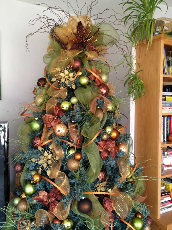 25 Creative and Beautiful Christmas Tree Decorating Ideas