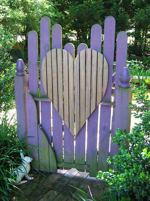 gate garden reflect fence heart purple wooden cute idea shaped holding cloture diy hand hearts wood door une source pallet