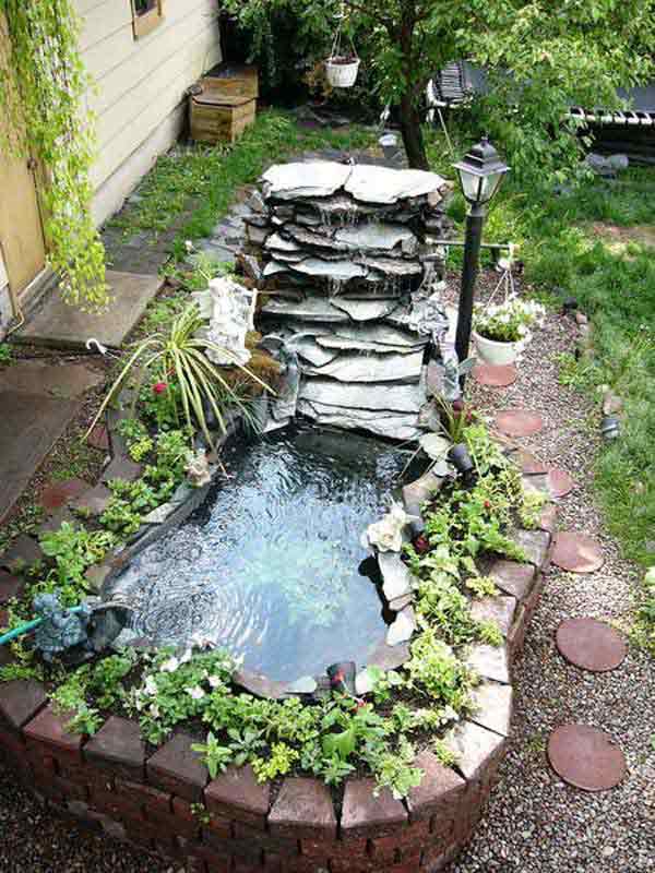 35 Impressive Backyard Ponds and Water Gardens - Amazing ...