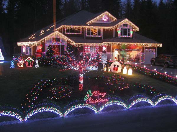 Outdoor-Christmas-Lighting-Decorations-20