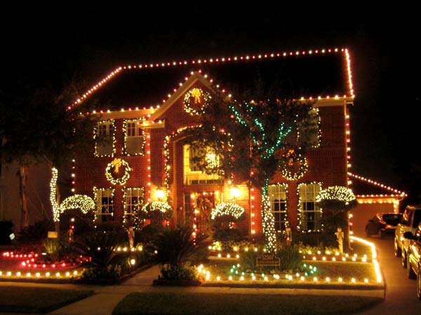 Outdoor-Christmas-Lighting-Decorations-23