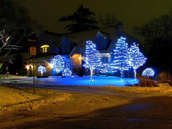 Outdoor-Christmas-Lighting-Decorations-44