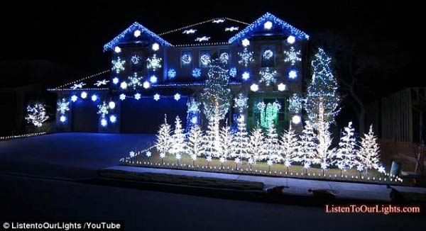 Outdoor-Christmas-Lighting-Decorations-45