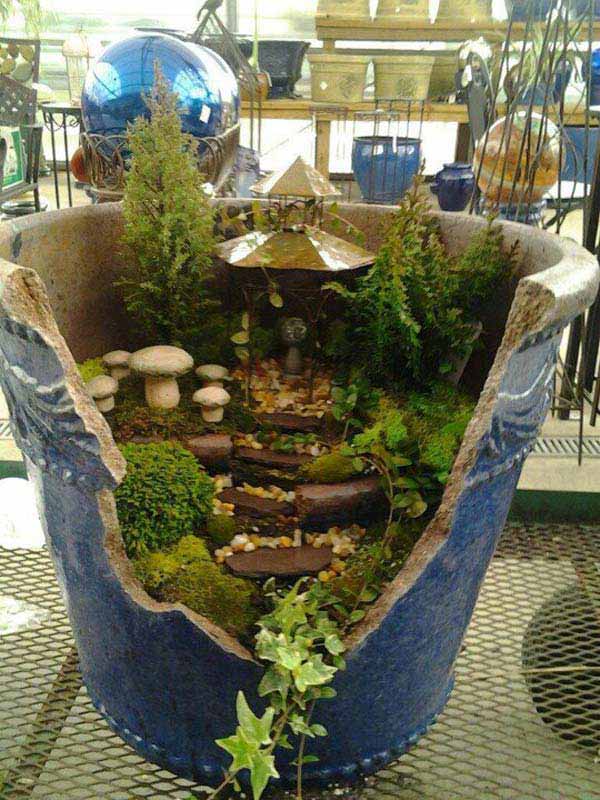 Stunning Ideas to Build a Fairy Tale Garden in a Broken Pot - Amazing