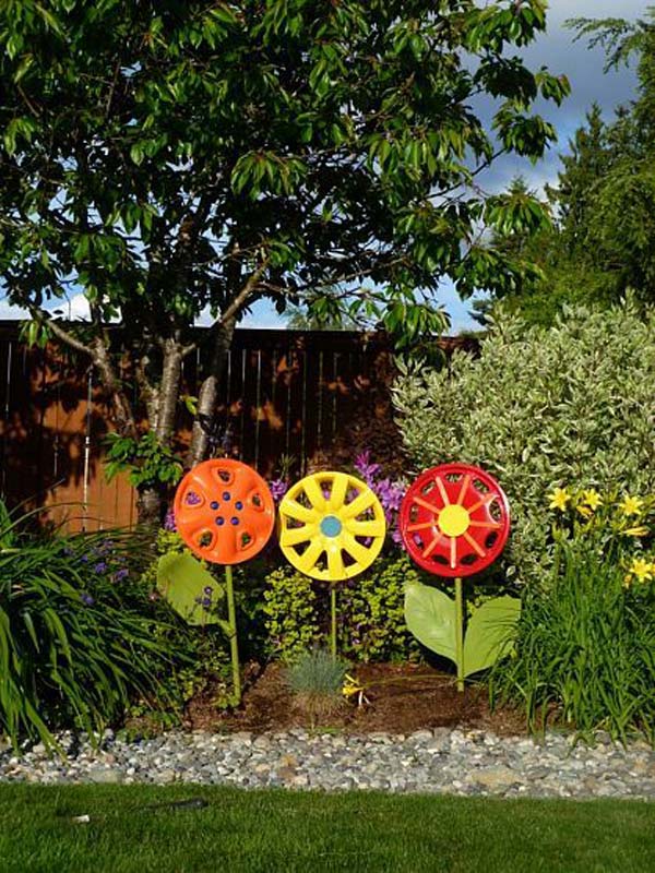 Truly Easy and Low-budget DIY Garden Art Flowers - Amazing DIY