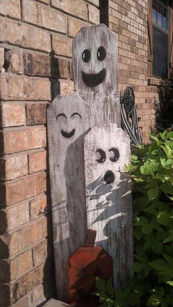20 Halloween Decorations Crafted from Reclaimed Wood - Amazing DIY