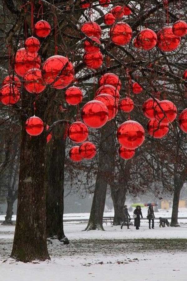 10 Cool Ideas to Decorate Garden or Yard Trees for Christmas - Amazing