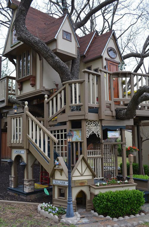 Texas Couple Built A Fabulous Tree House For Their Grandchildren