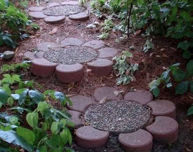 25-Lovely-DIY-Garden-Pathway-Ideas-05