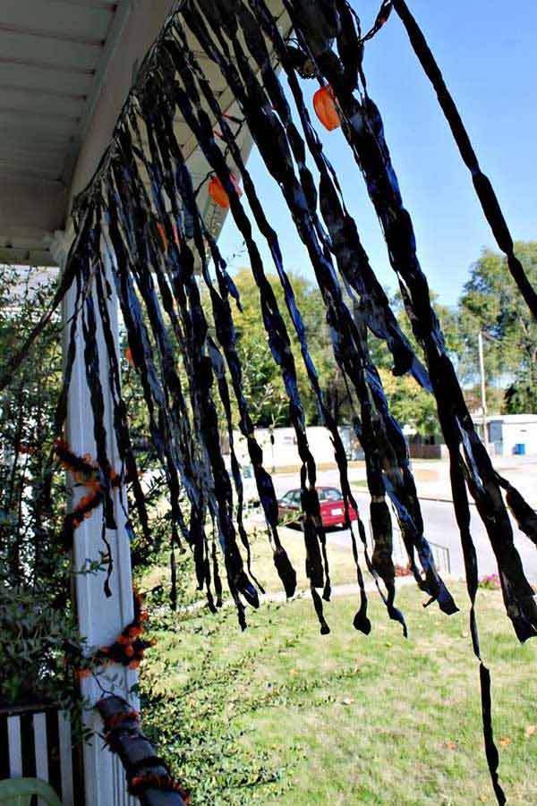 26 DIY Ideas How to Make Scary Halloween Decorations With Trash Bags