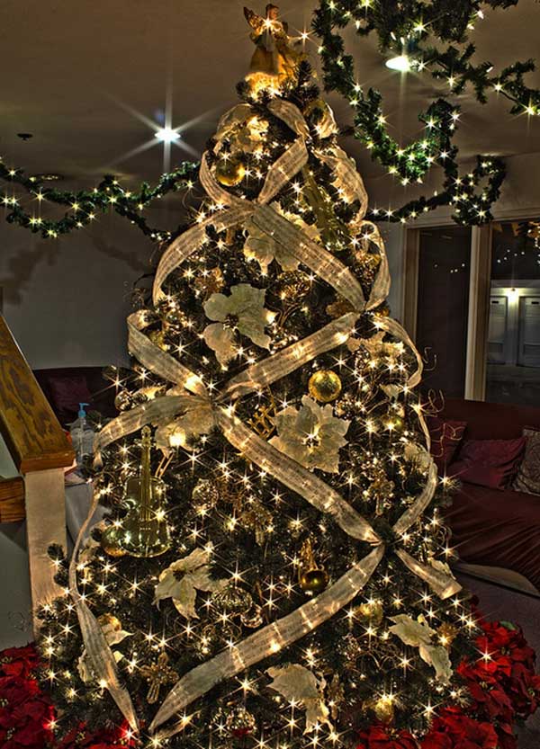 25 Creative and Beautiful Christmas Tree Decorating Ideas - Amazing DIY