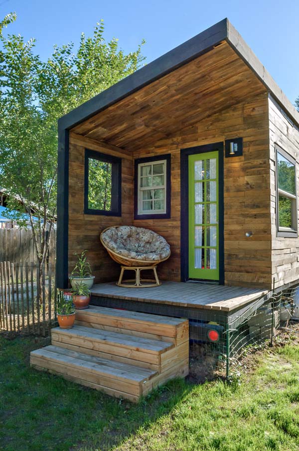 A Woman Bypasses Mortgage Payments Builds a Tiny House 