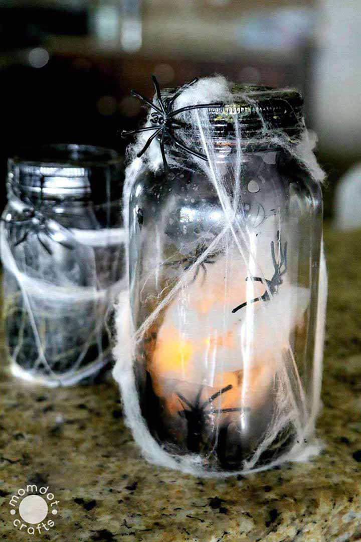 https://www.woohome.com/wp-content/uploads/2014/10/halloween-inspired-mason-jars-32.jpg