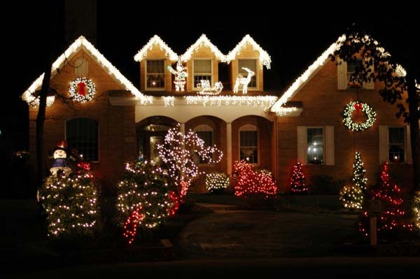 Top 46 Outdoor Christmas Lighting Ideas Illuminate The Holiday Spirit ...