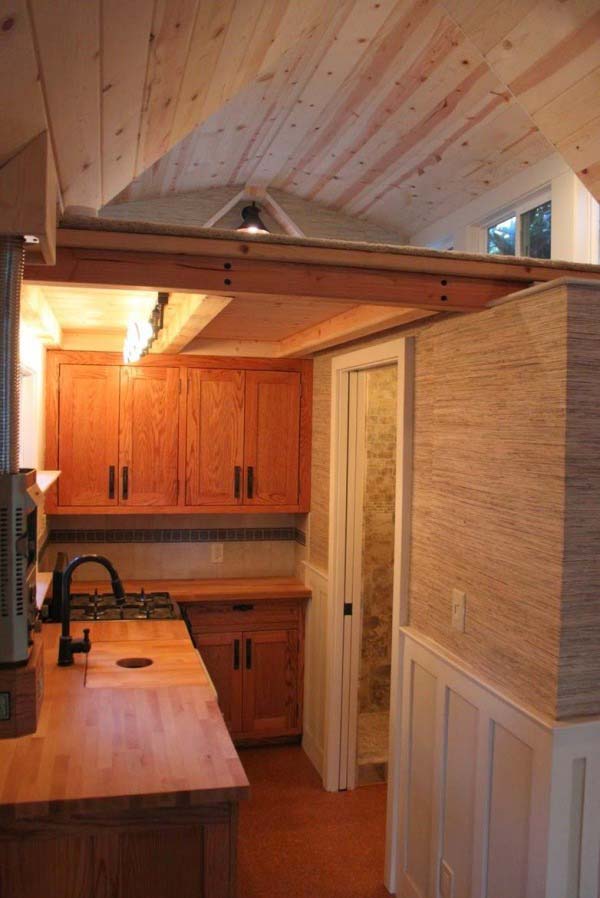 craftsman-bungalow-on-wheels-4