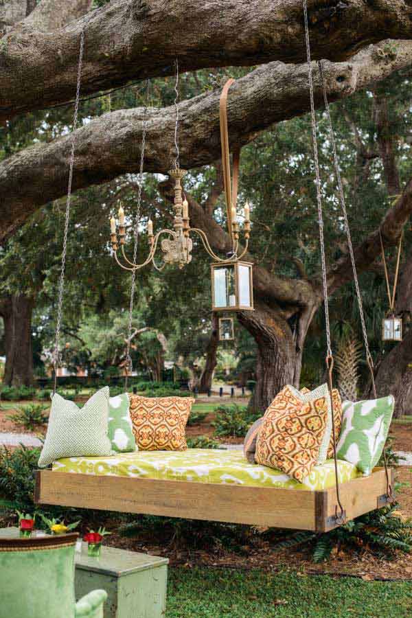 19 Cozy Outdoor Hanging Beds To Help, Diy Outdoor Floating Bed
