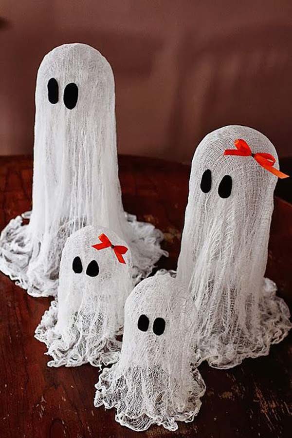 42 Last-Minute Cheap DIY Halloween Decorations You Can Easily Make