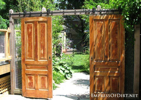 21-OLD-DOORS-FOR-GARDEN-GATE-woohome