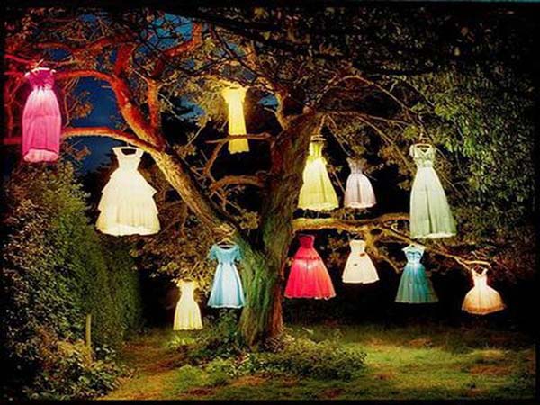 decorate-outdoor-tree-for-halloween-21