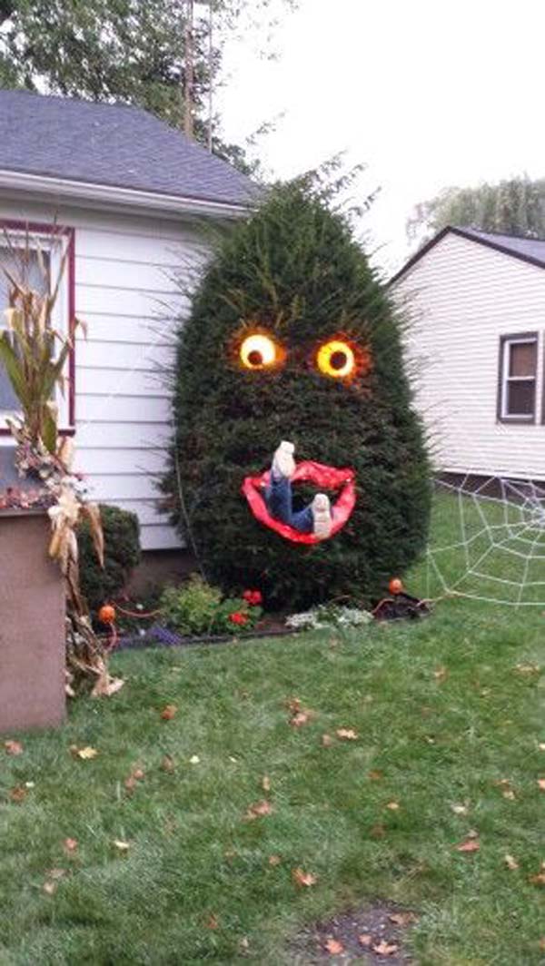 Top 21 Creepy Ideas to Decorate Outdoor Trees for Halloween - Amazing