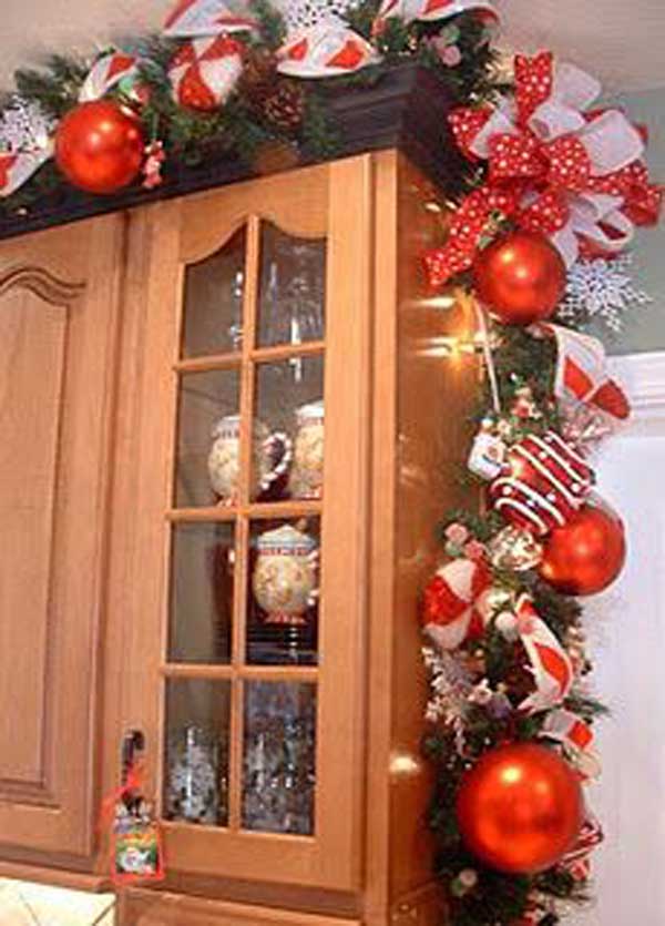 put-christmas-spirit-in-kitchen-10