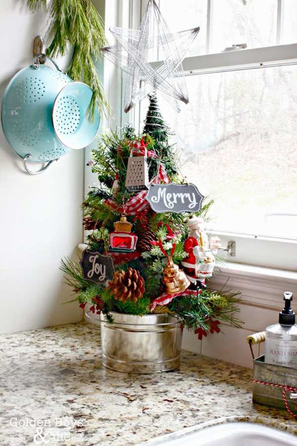 put-christmas-spirit-in-kitchen-24