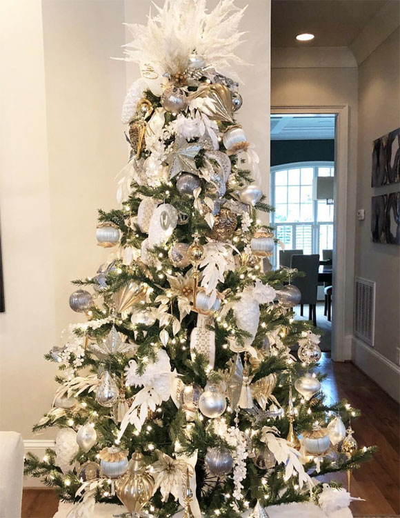 31 Pretty and Unique Christmas Tree Ideas Everyone Will Love - WooHome