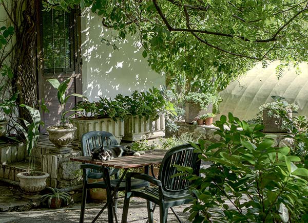 How to Furnish a Quiet Spot in Your Garden