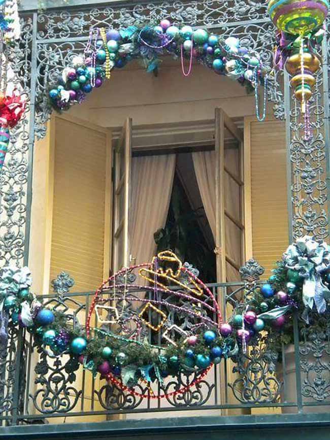 Top 32 Christmas Balcony Decorating Ideas for a Magical Holiday