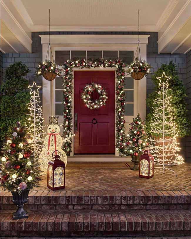 Cheerful and Charming: 35 Outdoor Christmas Decorating Ideas to Delight